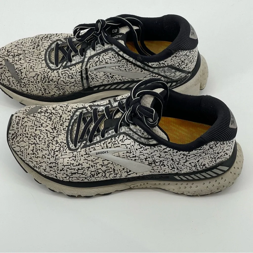 BROOKS GTS XX WOMENS RUNNING SHOES SZ 10, GOOD PREOWNED CONDITION